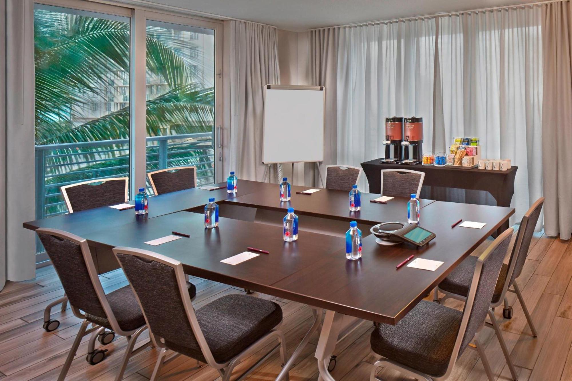 Residence Inn By Marriott Miami Beach Surfside Bagian luar foto