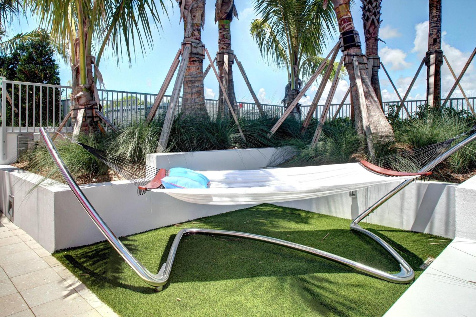 Residence Inn By Marriott Miami Beach Surfside Bagian luar foto