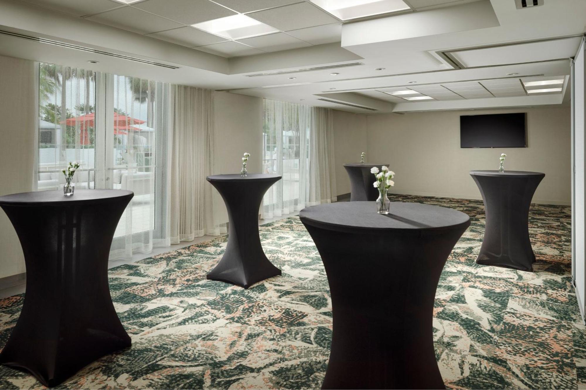 Residence Inn By Marriott Miami Beach Surfside Bagian luar foto