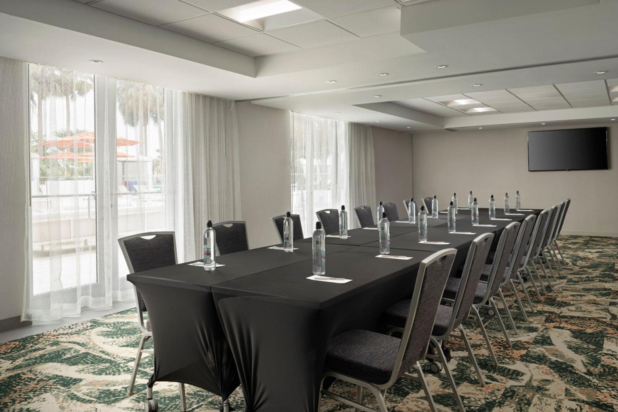 Residence Inn By Marriott Miami Beach Surfside Bagian luar foto